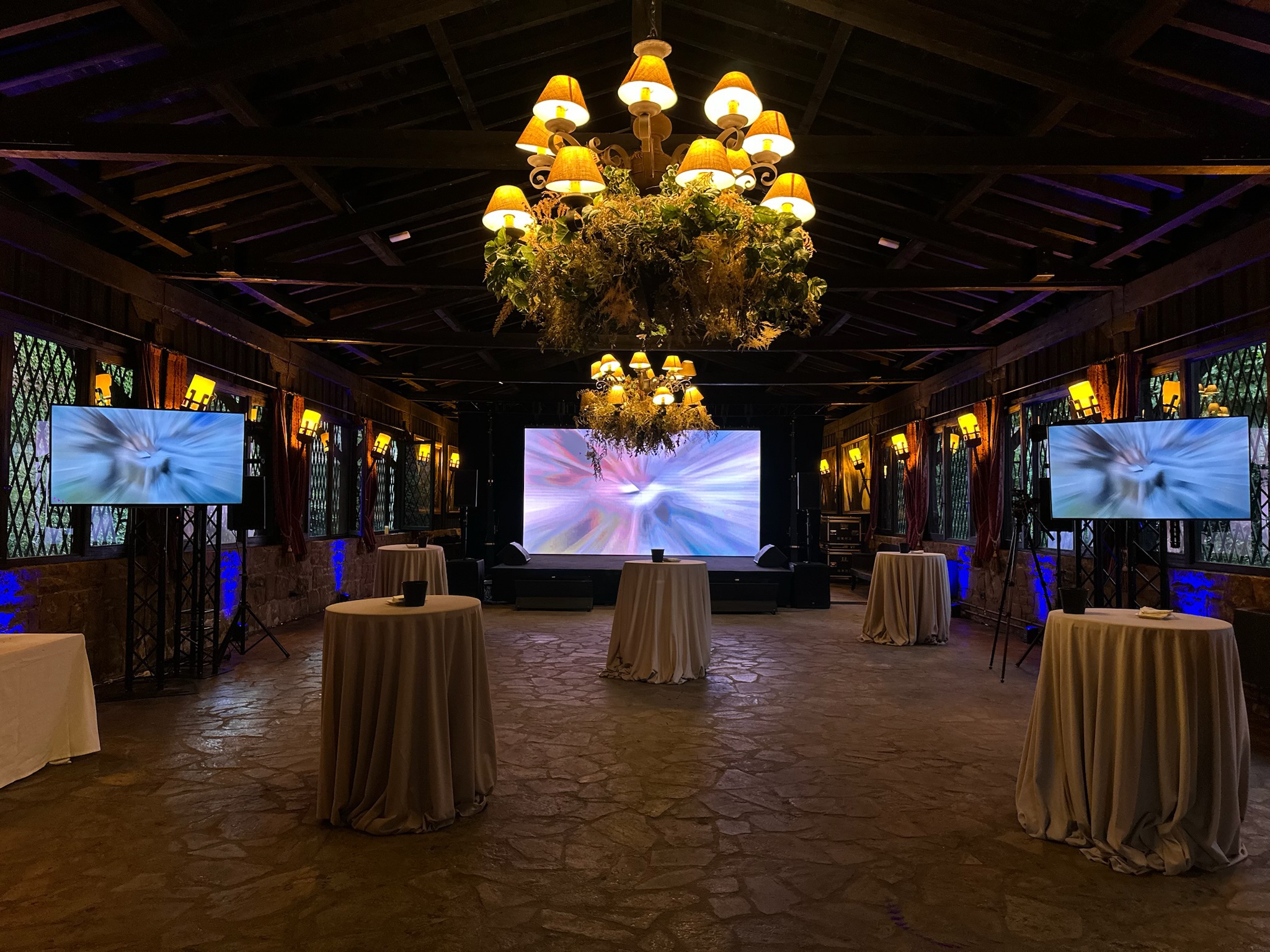 Restaurante boda Bizkaia con pista de baile, iluminación y montaje profesional
