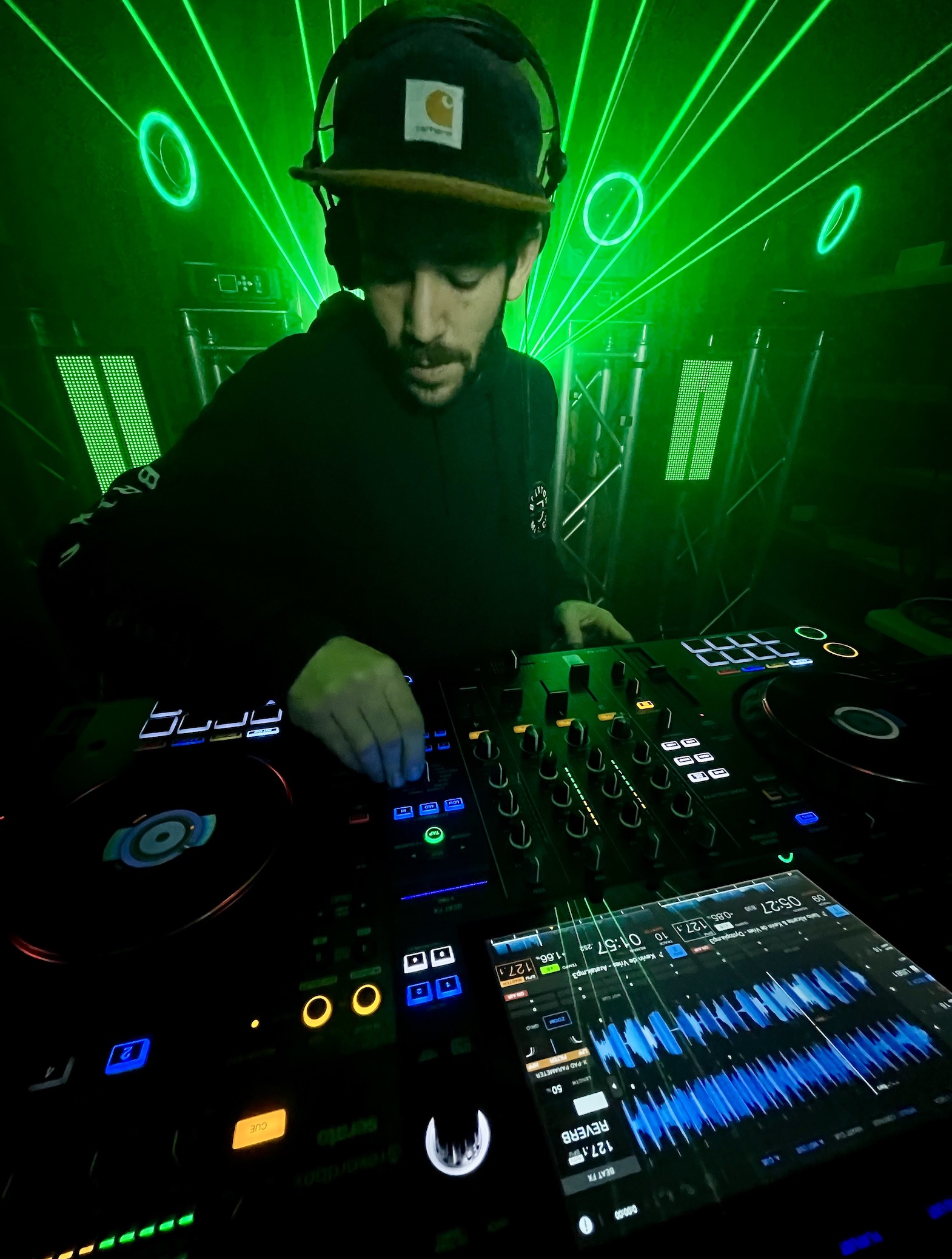 Música ceremonia civil en boda de Bizkaia con sonido profesional y momento emotivo